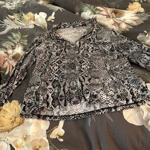 Tahari size medium black and white blouse